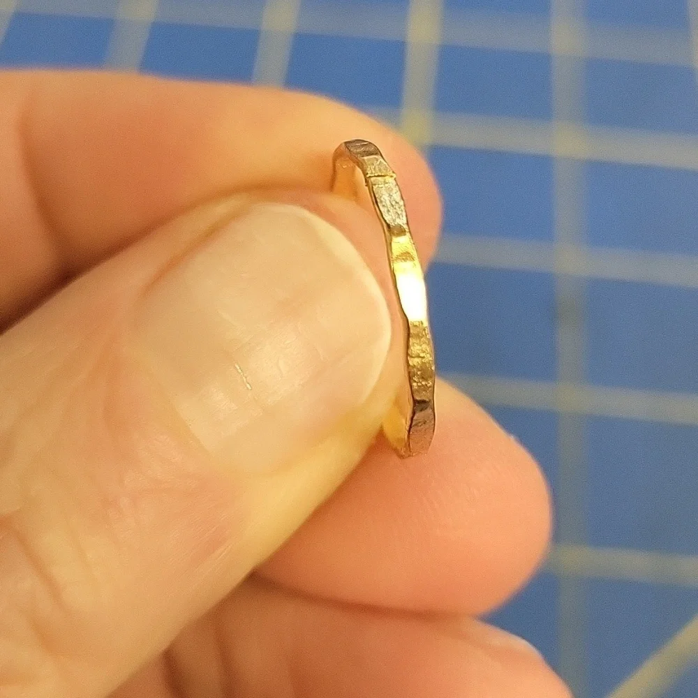 Square Design All Around Gold Tone Ring Band Size 7